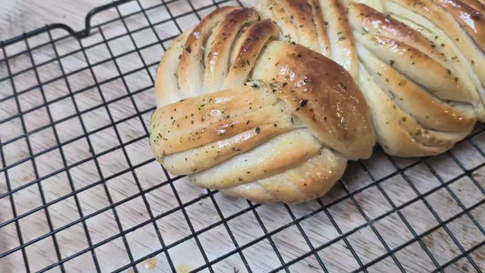 Short courses. Garlic herb twisted bread